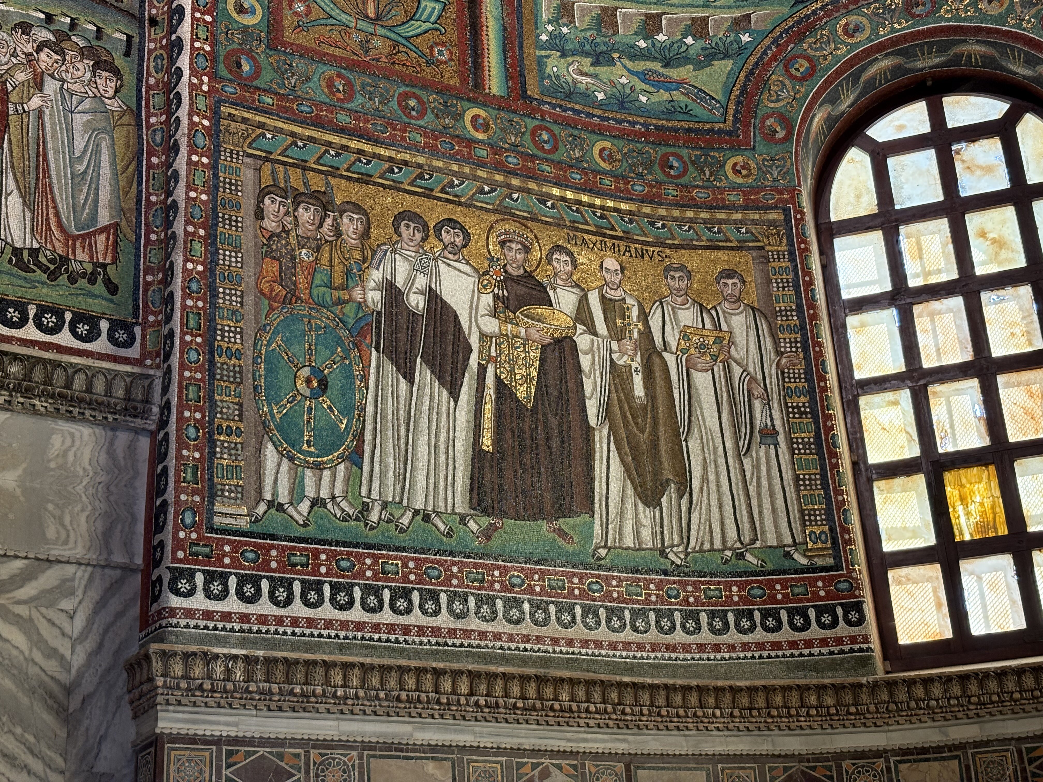 Jusztiniánusz császár mozaikja a San Vitale bazilikában